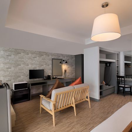 Journeyhub Pattaya Central Екстер'єр фото