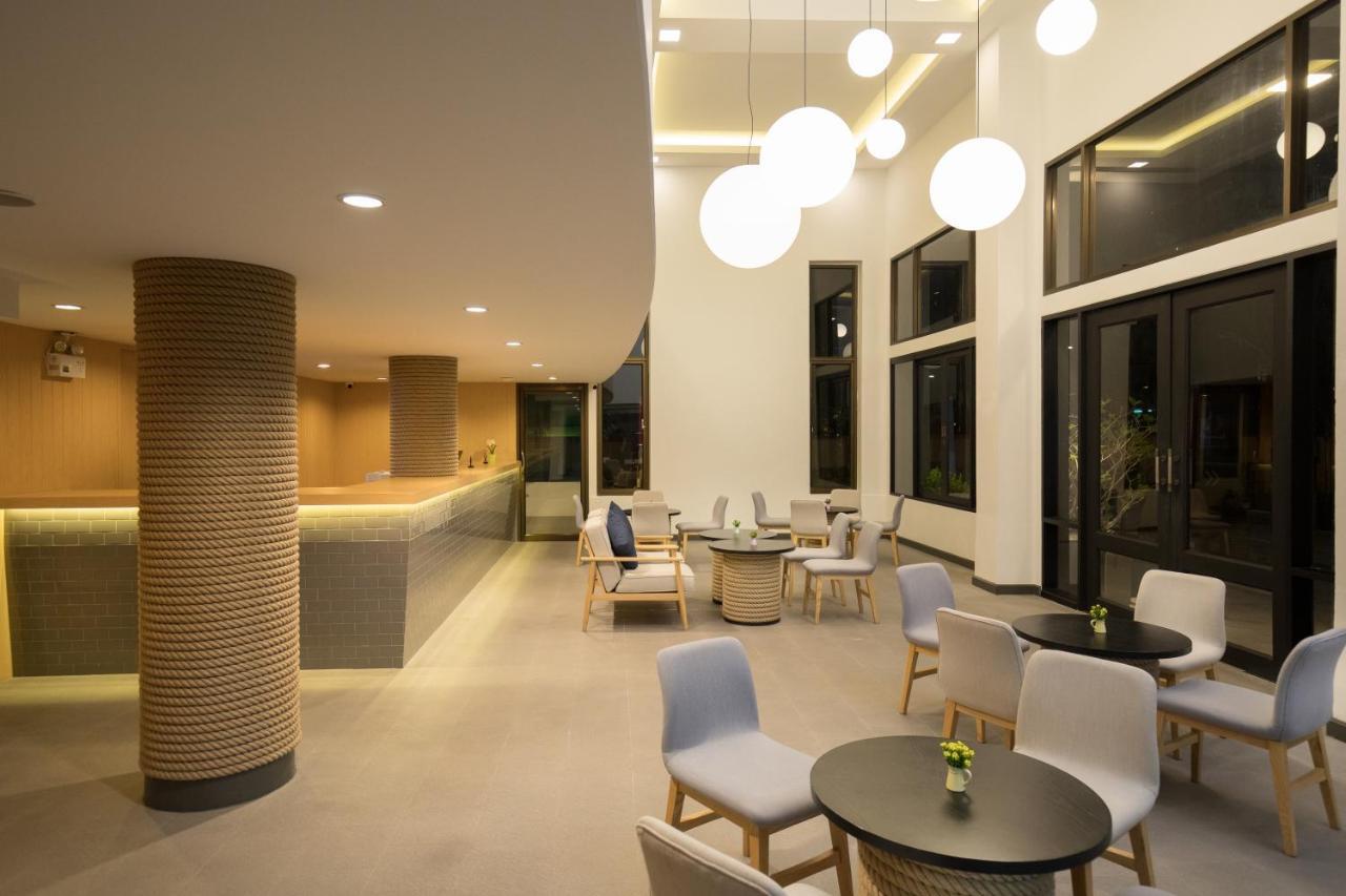 Journeyhub Pattaya Central Екстер'єр фото